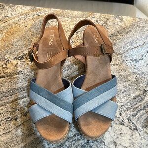 Tom’s platform sandals